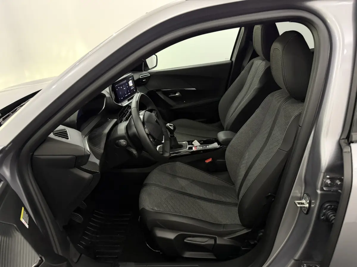 1.2 PureTech 100 Allure 360 Camera, Navi, Stoelverwarming, Keyless start, Cruise control,