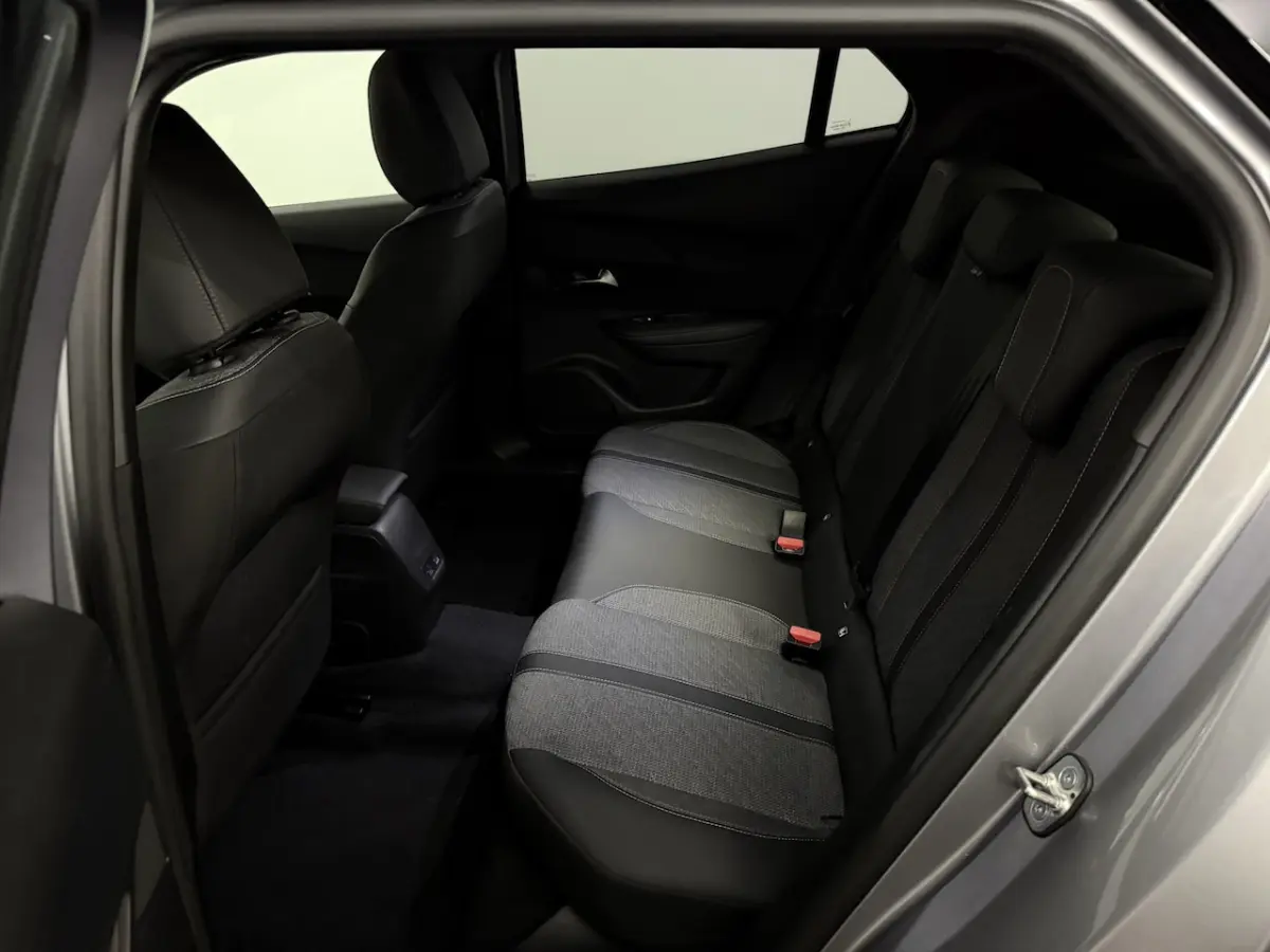 1.2 PureTech 100 Allure 360 Camera, Navi, Stoelverwarming, Keyless start, Cruise control,