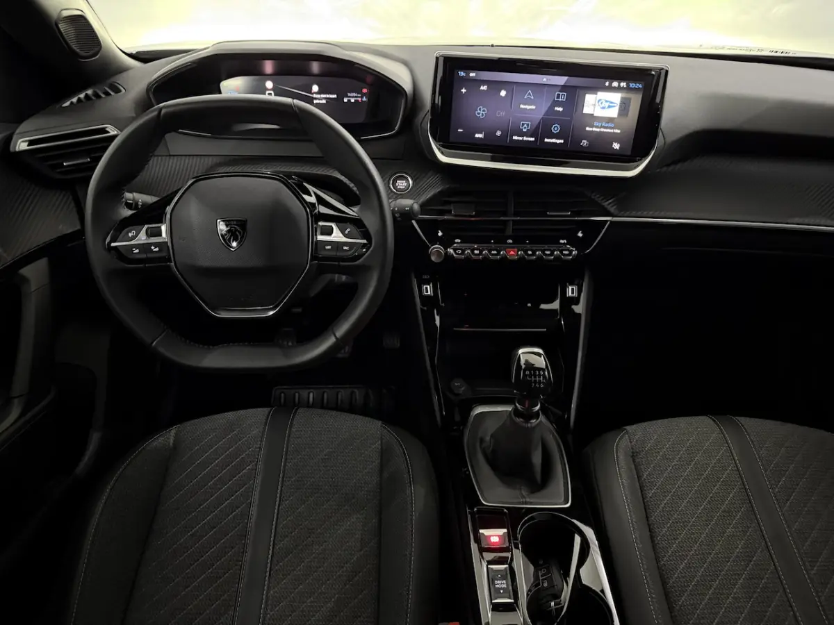 1.2 PureTech 100 Allure 360 Camera, Navi, Stoelverwarming, Keyless start, Cruise control,