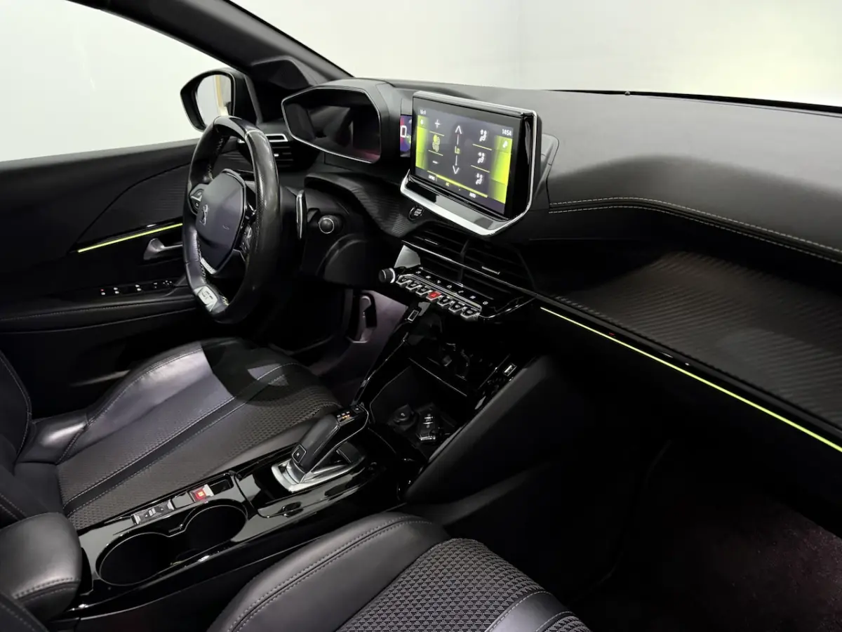 1.2 PureTech GT-Line Camera, Navi, Keyless start, Virtual desk, Cruise control, Half leder