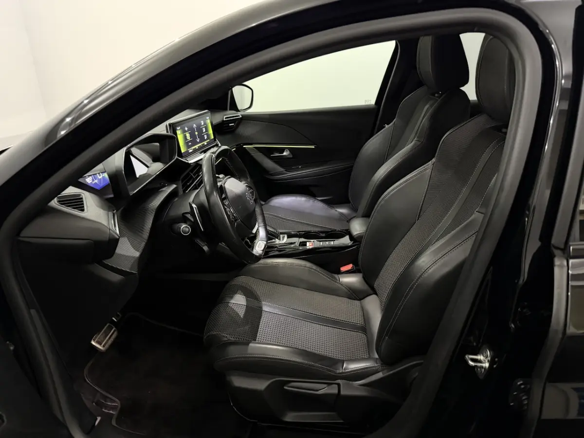1.2 PureTech GT-Line Camera, Navi, Keyless start, Virtual desk, Cruise control, Half leder