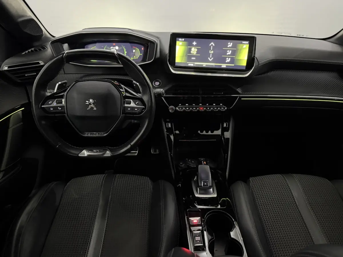 1.2 PureTech GT-Line Camera, Navi, Keyless start, Virtual desk, Cruise control, Half leder
