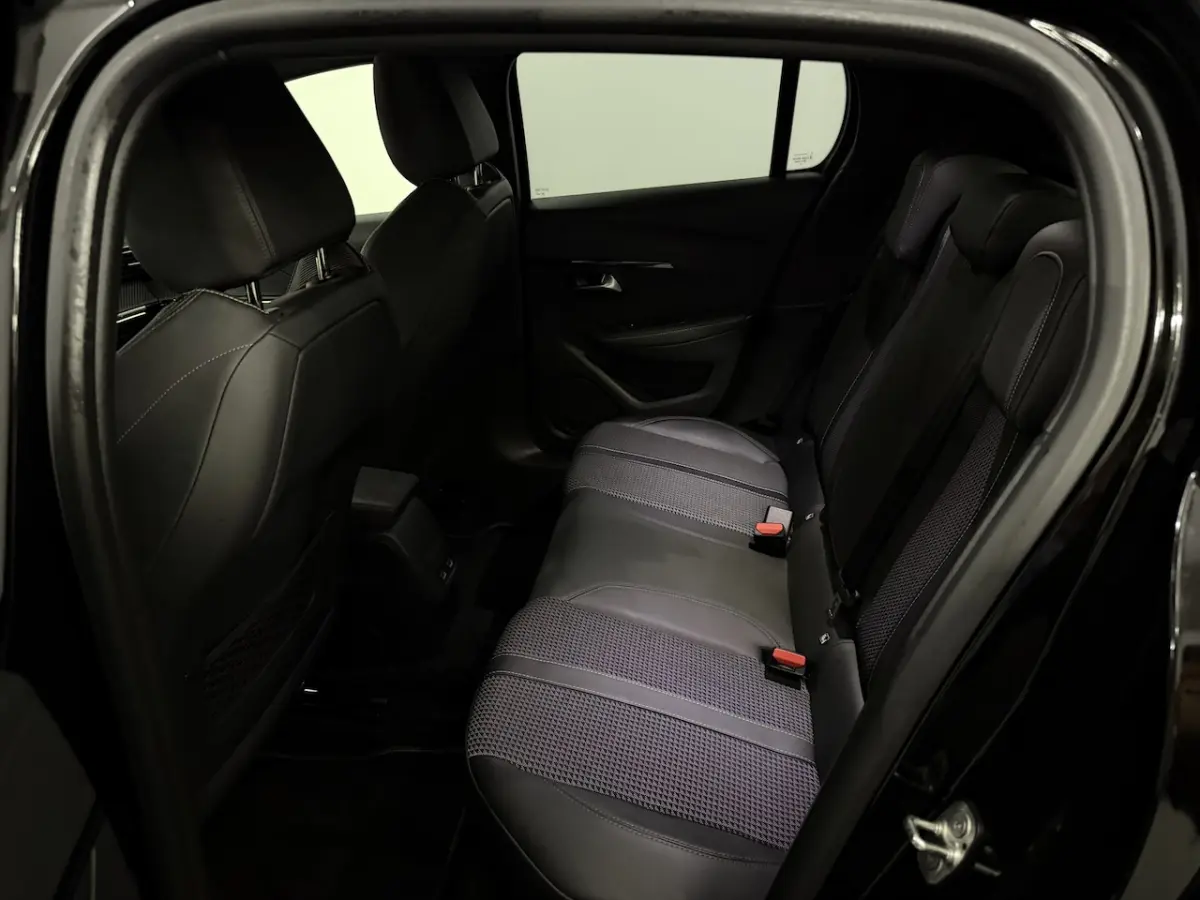 1.2 PureTech GT-Line Camera, Navi, Keyless start, Virtual desk, Cruise control, Half leder