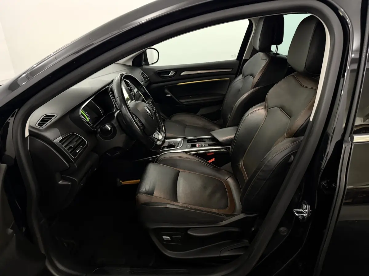 1.2 TCe SÃ©rie Signature Exclusiv Leder, Camera, Navi, Bose geluidsysteem, Keyless start, C