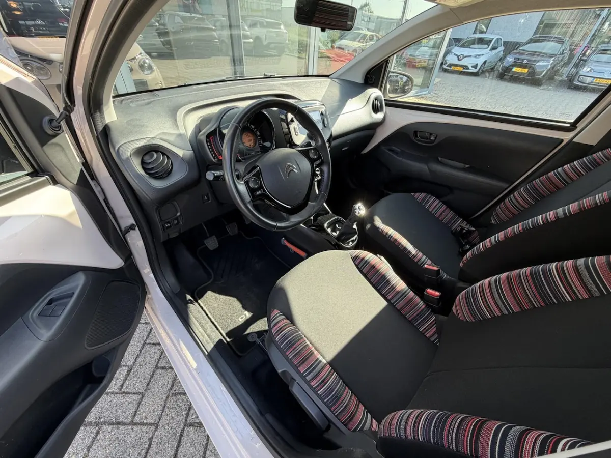 1.0 VTi Feel | Airco | Zwart dak |