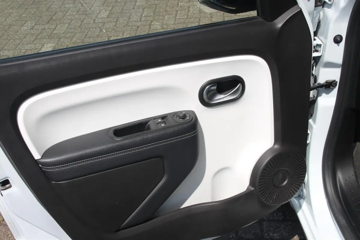 82PK-INTENS-CABRIO-35DKM-CARPLAY-CAMERA-LMV-100% ELEKTR.-