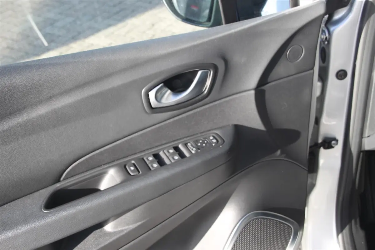 90PK-INTENS-116DKM-NAVI-CLIMA-CAMERA-LMV-PDC-