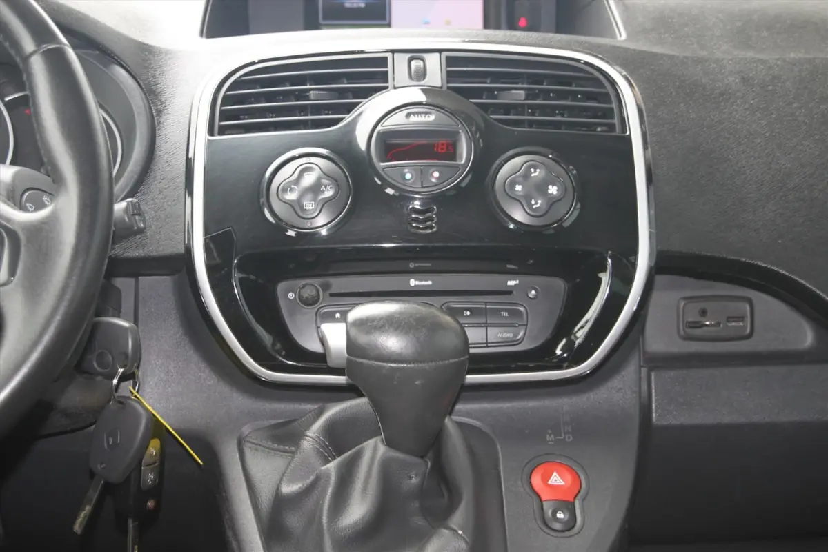 115PK-LIMITED-AUTOM-104DKM-NAVI-CLIMA-CRUISE-