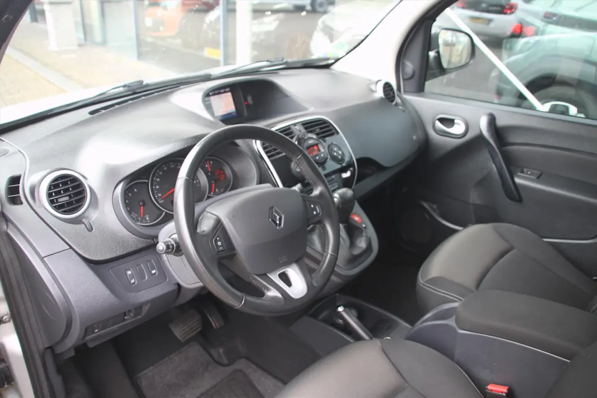 115PK-LIMITED-AUTOM-104DKM-NAVI-CLIMA-CRUISE-