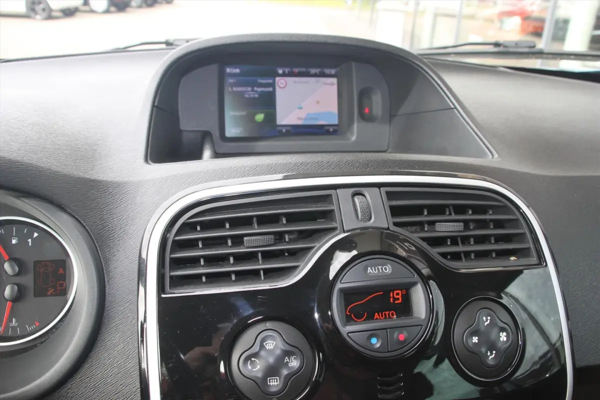 115PK-LIMITED-AUTOM-42DKM-NAVI-CLIMA-CRUISE-