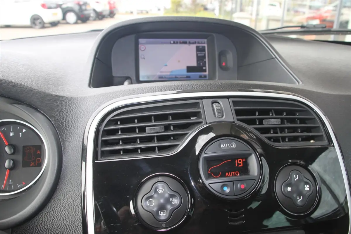 115PK-LIMITED-AUTOM-42DKM-NAVI-CLIMA-CRUISE-