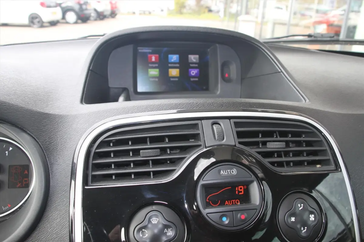 115PK-LIMITED-AUTOM-42DKM-NAVI-CLIMA-CRUISE-