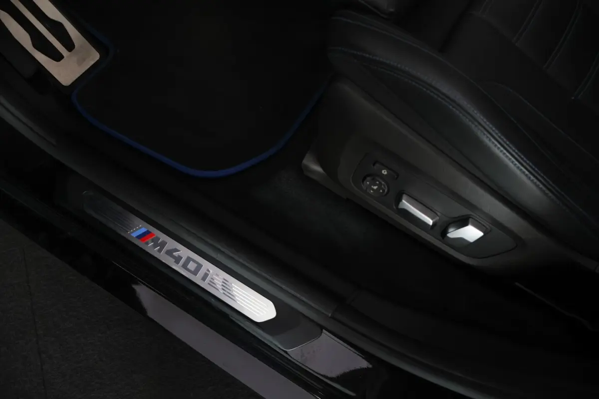 M40i xDrive LAUNCH EDITION High Executive ORIGINEEL NL | SCHUIFDAK | HARMAN KARDON | 360 C