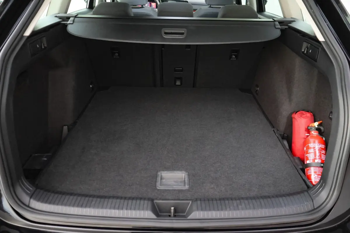 1.0eTSI DSG LIFE COMFORT FULL LED | CARPLAY | ACC | NAVI | ELEK TREKHAAK. | PDC V+A | AMBI