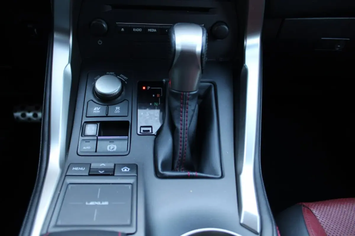 300h AWD F Sport Line
