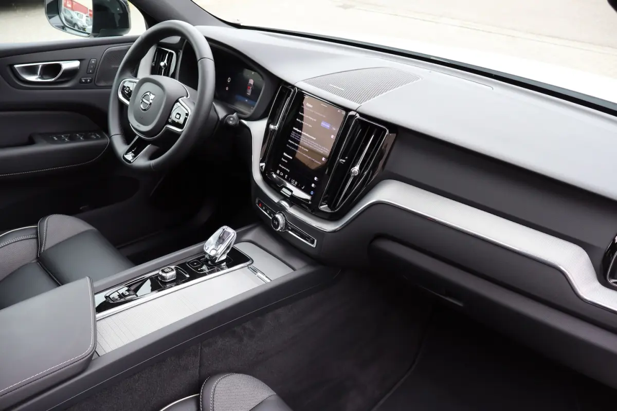 2.0 T8 Plug-in hybrid AWD Plus Dark Soh 100% FABRIEKSGARANTIE Panoramadak/Orrefors kristal
