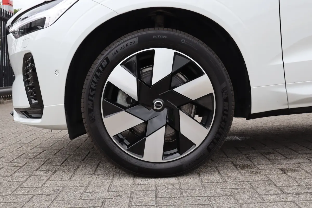 2.0 T8 Plug-in hybrid AWD Plus Dark Soh 100% FABRIEKSGARANTIE Panoramadak/Orrefors kristal