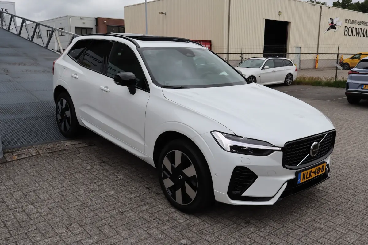 2.0 T8 Plug-in hybrid AWD Plus Dark Soh 100% FABRIEKSGARANTIE Panoramadak/Orrefors kristal