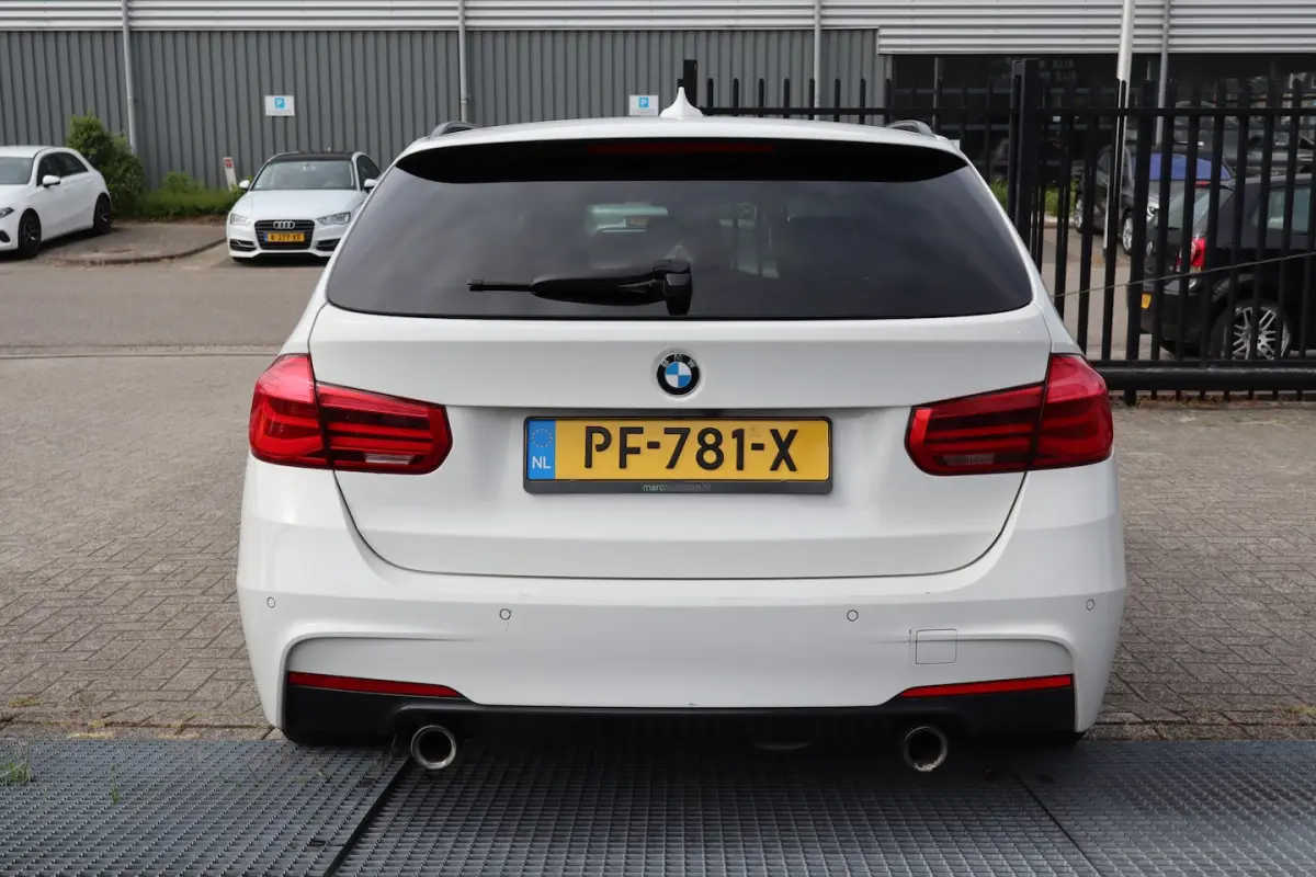 340i xDrive Centennial High Executive M Sport Panoramadak/Achteruitrijcamera/Head-up displ