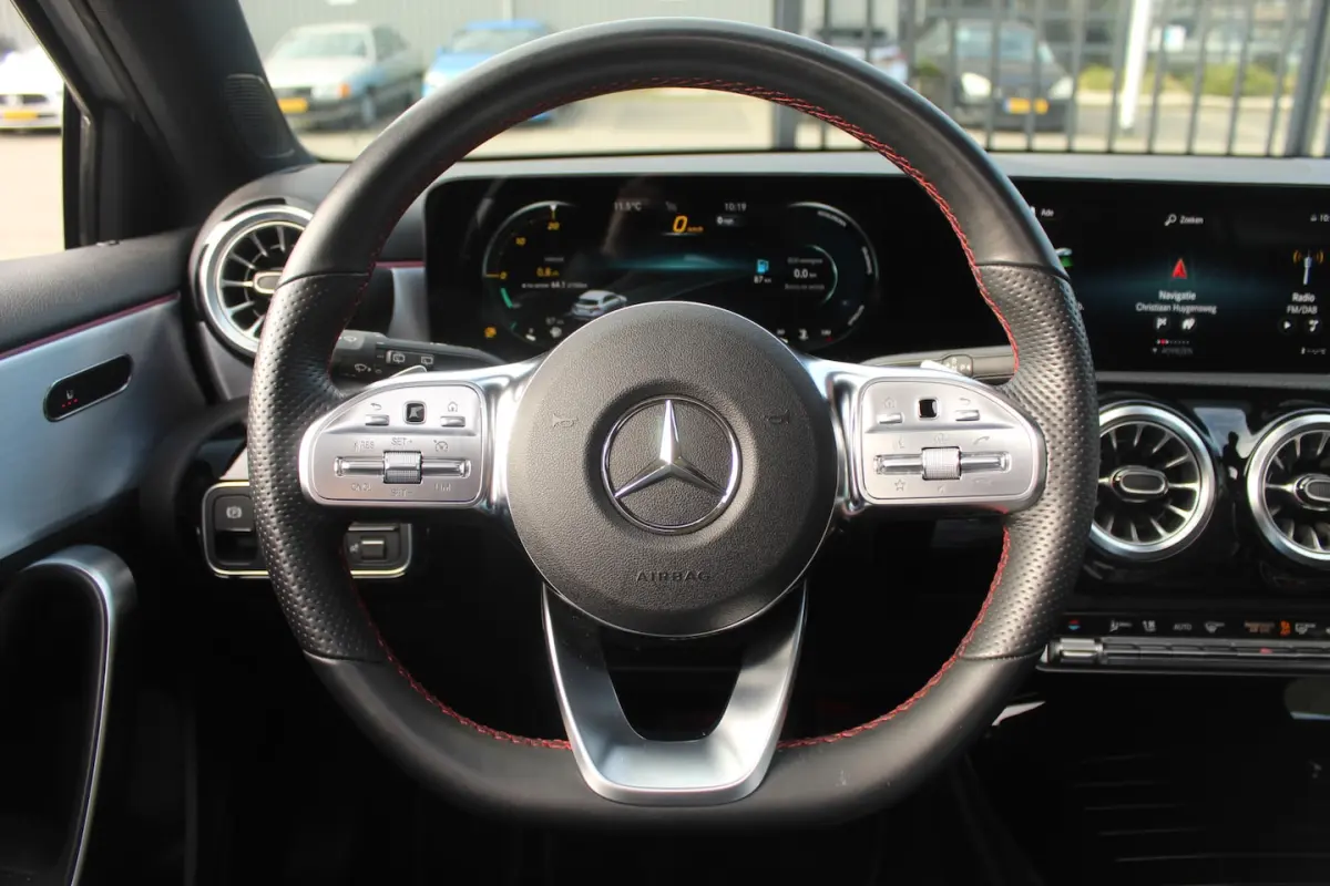 180 AMG Night pakket Panoramadak/Stoelverwarming/Sfeerverlichting/DAB/Achteruitrijcamera/C