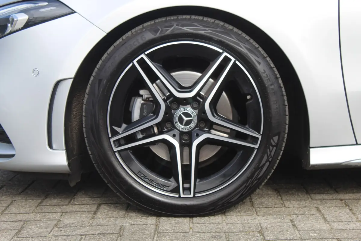 180 AMG Night pakket Panoramadak/Stoelverwarming/Sfeerverlichting/DAB/Achteruitrijcamera/C