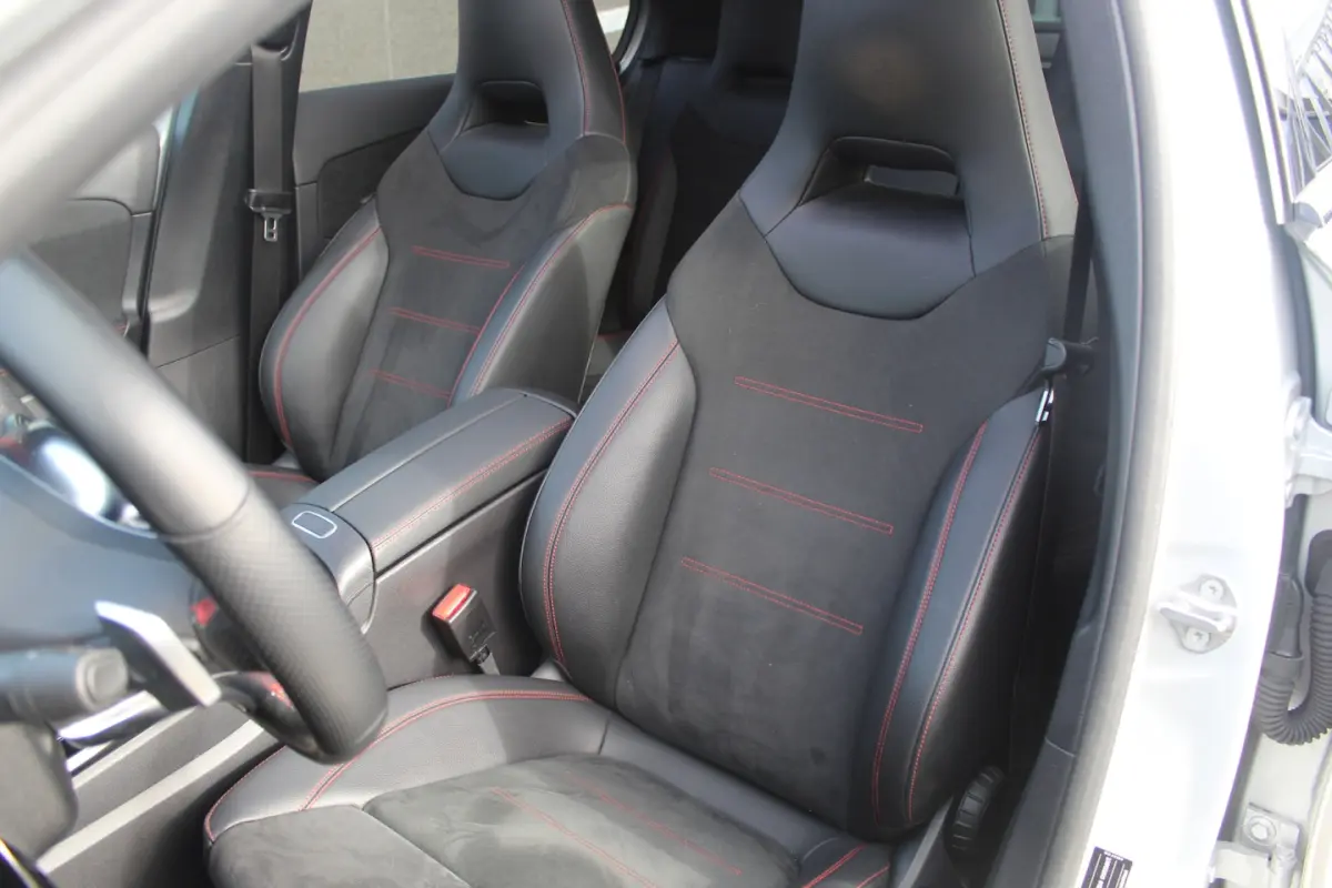 180 AMG Night pakket Panoramadak/Stoelverwarming/Sfeerverlichting/DAB/Achteruitrijcamera/C