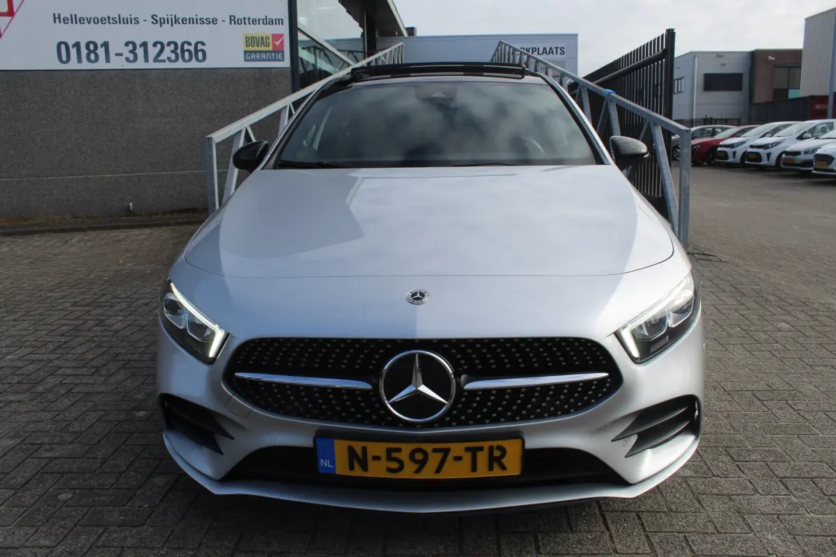 180 AMG Night pakket Panoramadak/Stoelverwarming/Sfeerverlichting/DAB/Achteruitrijcamera/C