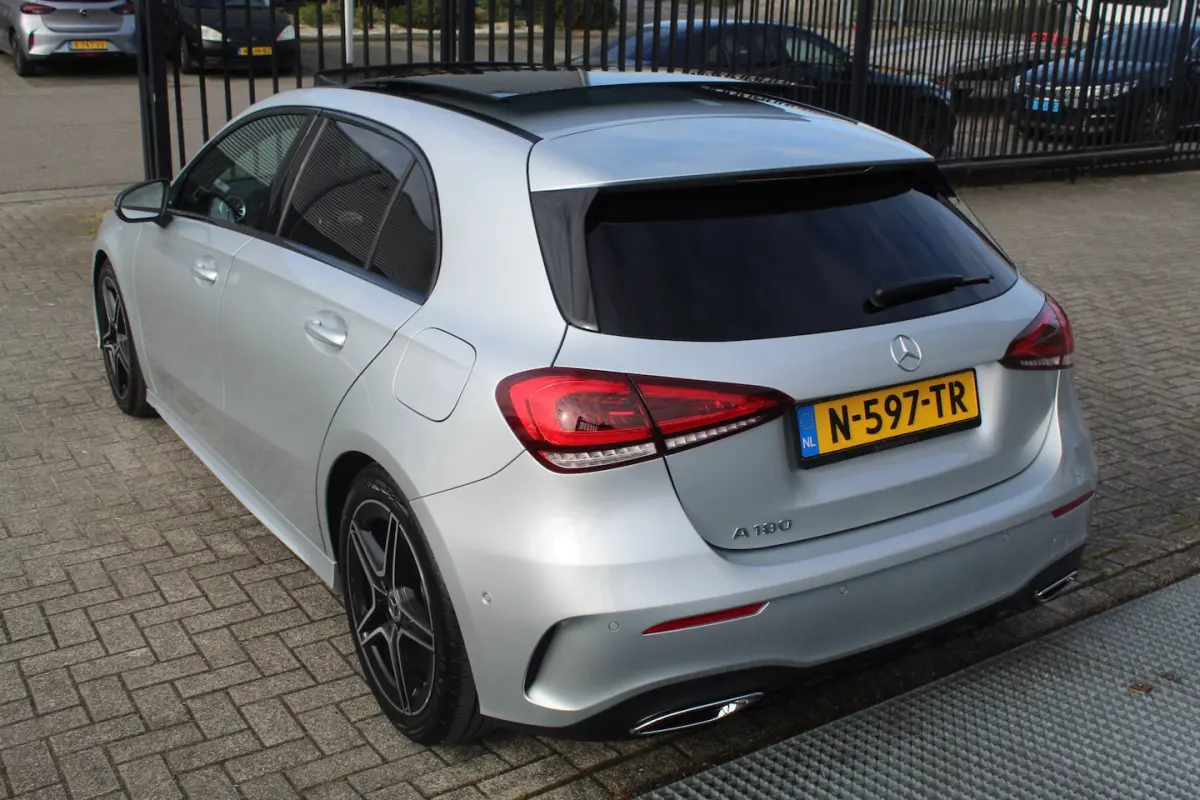 180 AMG Night pakket Panoramadak/Stoelverwarming/Sfeerverlichting/DAB/Achteruitrijcamera/C