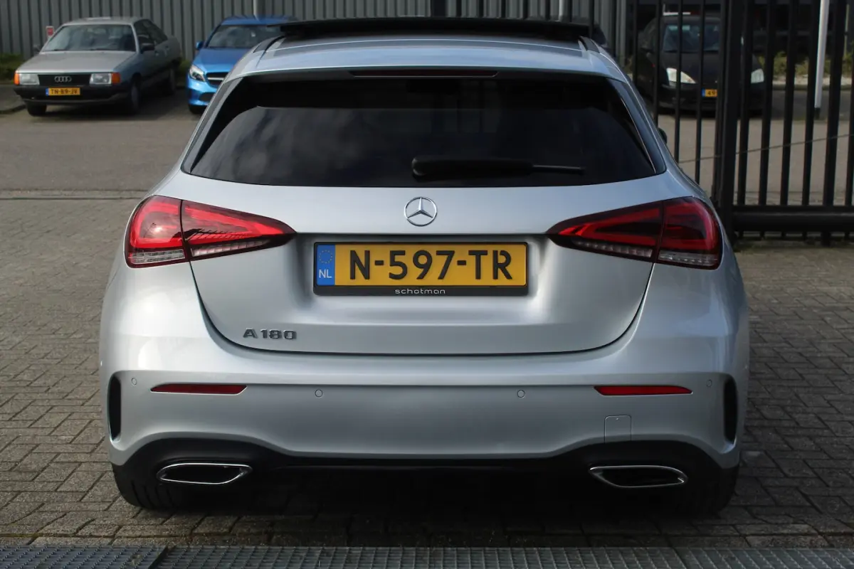 180 AMG Night pakket Panoramadak/Stoelverwarming/Sfeerverlichting/DAB/Achteruitrijcamera/C