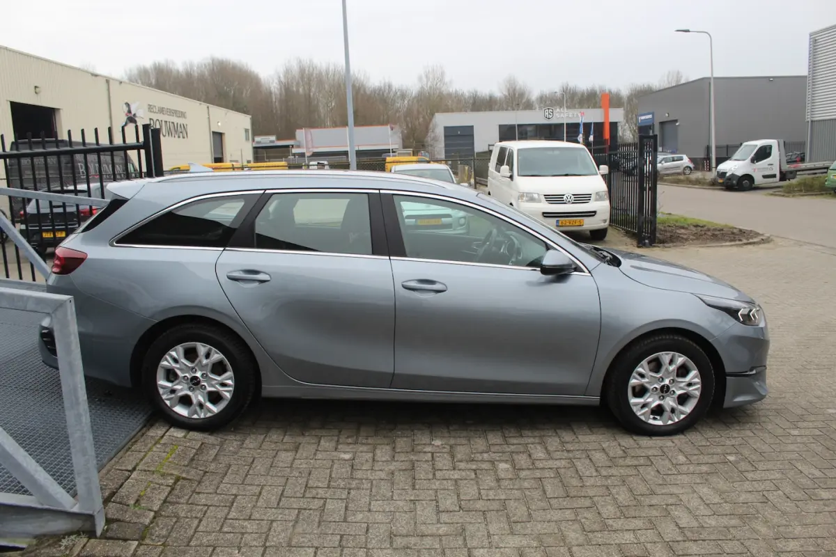 Ceed 1.0 T-GDi MHEV DynamicLine AUTOMAAT Navigatie/Apple carplay/Achteruitrijcamera/Cruise