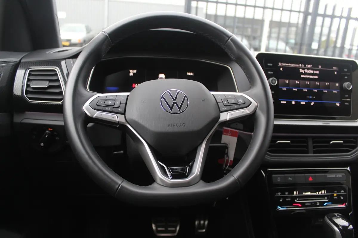 1.5 TSI R-Line DSG/IQ Light/Navigatie/Virtual cockpit/Adaptive cruise control/Achteruitrij