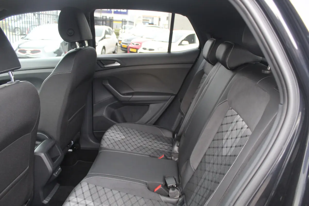 1.5 TSI R-Line DSG/IQ Light/Navigatie/Virtual cockpit/Adaptive cruise control/Achteruitrij