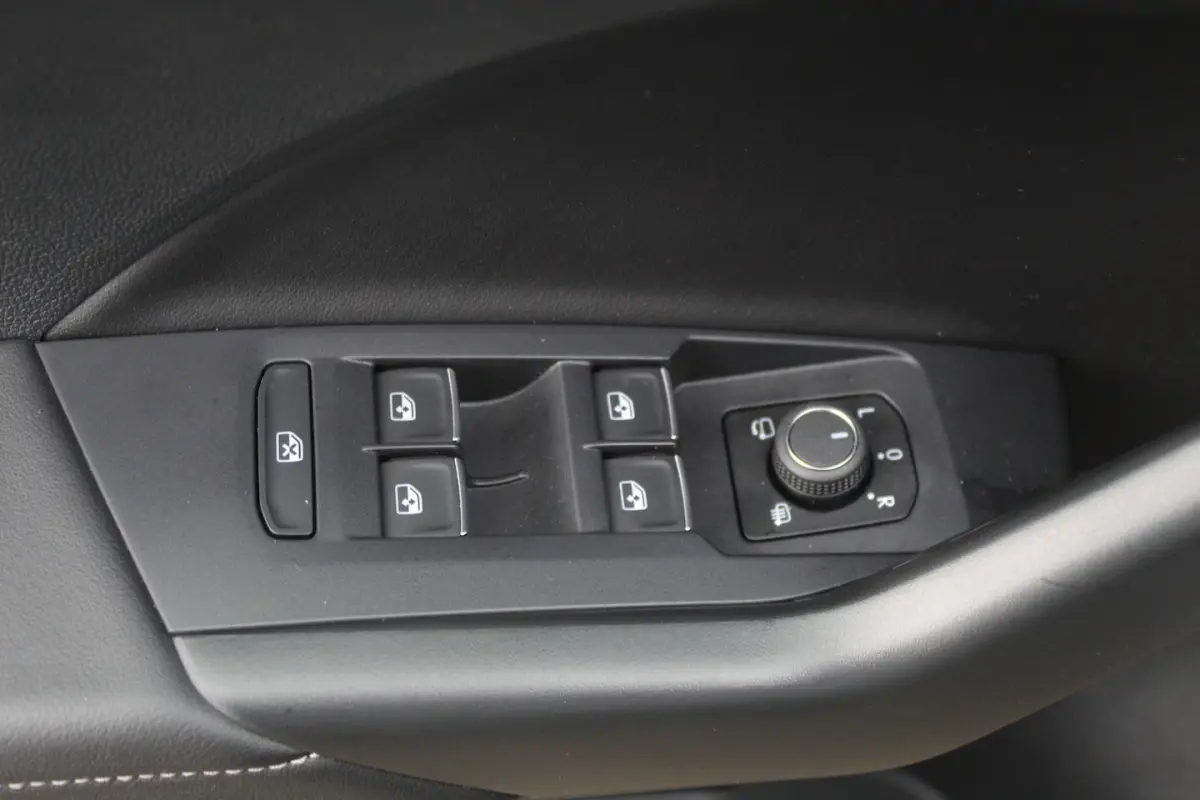 1.5 TSI R-Line DSG/IQ Light/Navigatie/Virtual cockpit/Adaptive cruise control/Achteruitrij