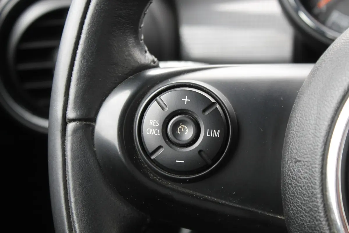 1.5 Business Navigatie/Airco/Cruise control/Spraakbediening/Bluetooth/Multifunctioneel stu
