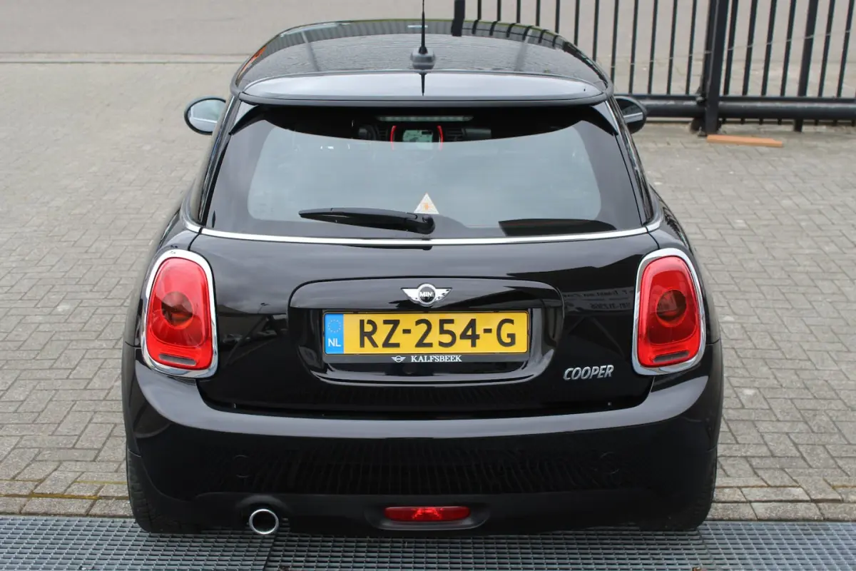 1.5 Business Navigatie/Airco/Cruise control/Spraakbediening/Bluetooth/Multifunctioneel stu