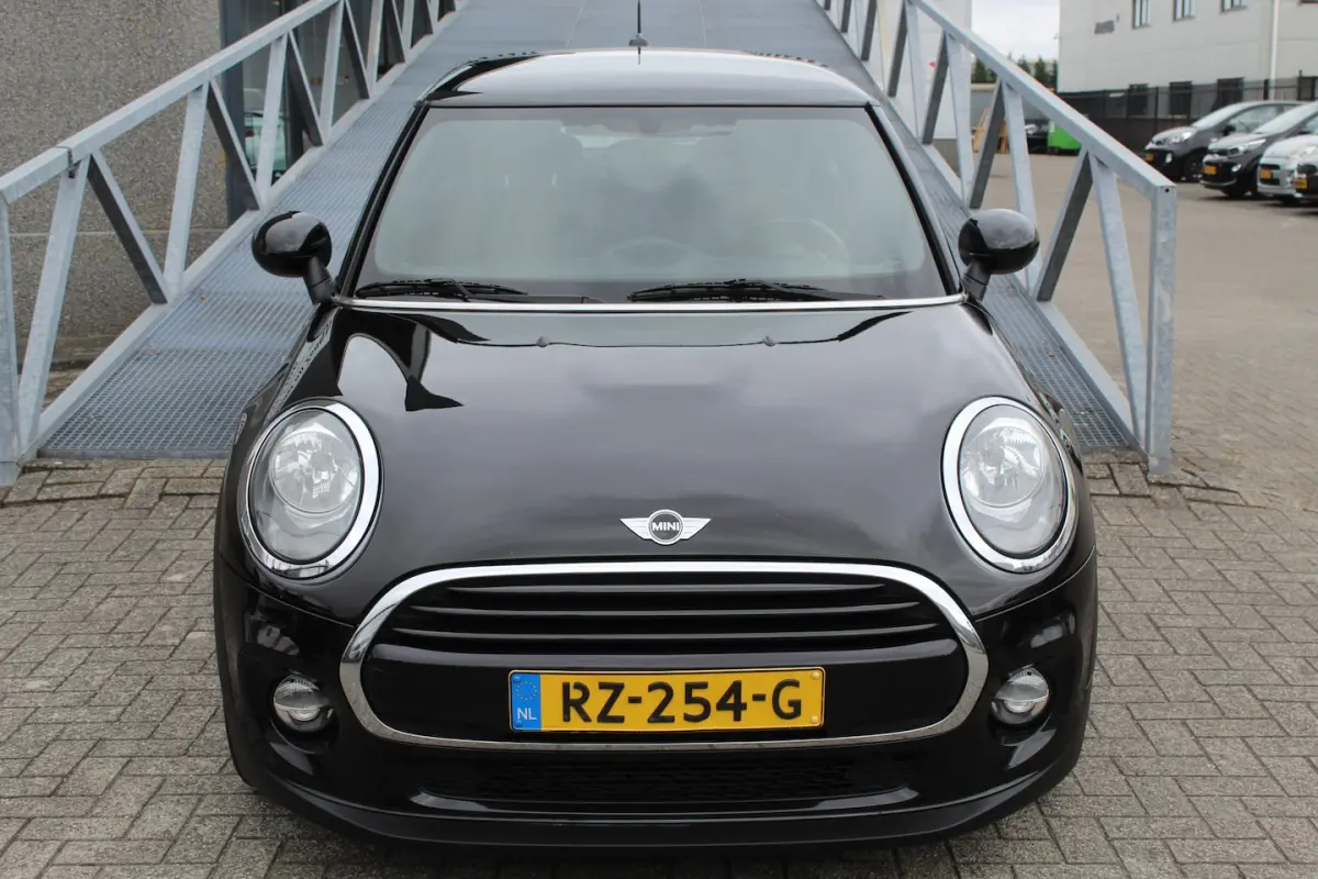 1.5 Business Navigatie/Airco/Cruise control/Spraakbediening/Bluetooth/Multifunctioneel stu