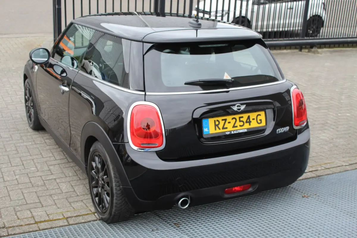 1.5 Business Navigatie/Airco/Cruise control/Spraakbediening/Bluetooth/Multifunctioneel stu