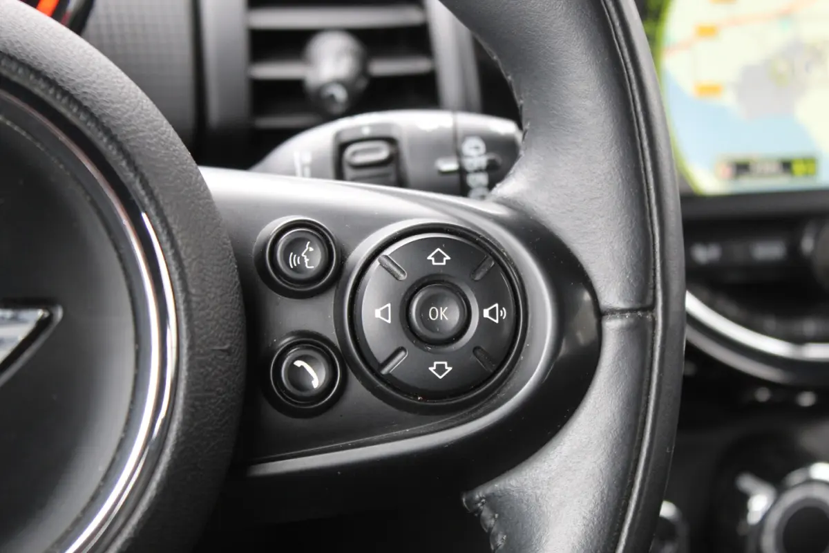 1.5 Business Navigatie/Airco/Cruise control/Spraakbediening/Bluetooth/Multifunctioneel stu