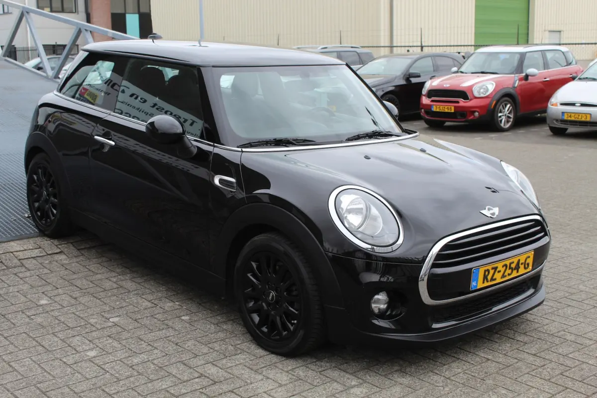 1.5 Business Navigatie/Airco/Cruise control/Spraakbediening/Bluetooth/Multifunctioneel stu