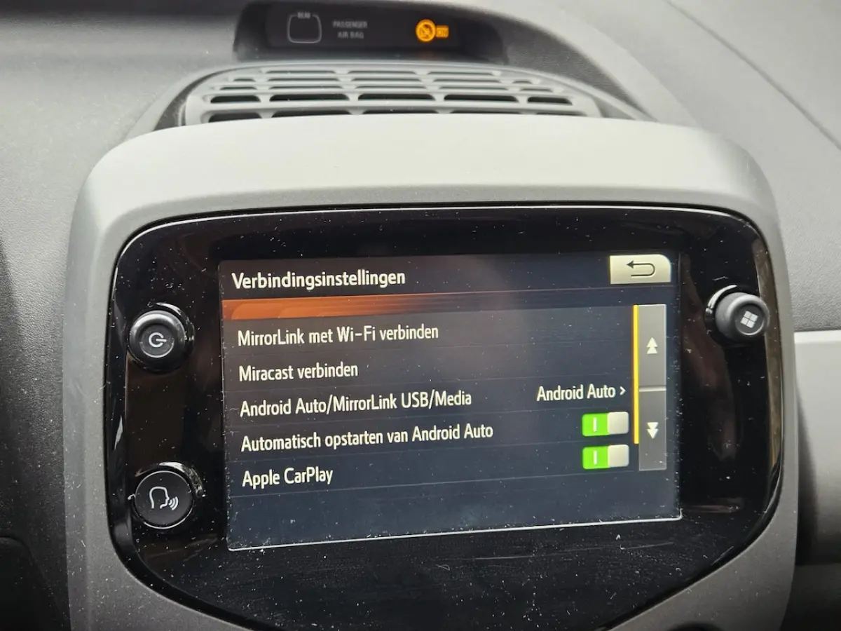1.0 VVT-i x-joy cabrio Apple Carplay/Android Auto