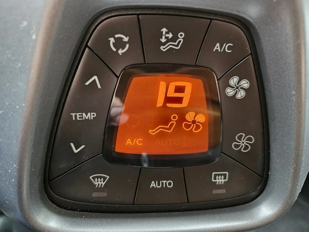 1.0 VVT-i x-joy cabrio Apple Carplay/Android Auto