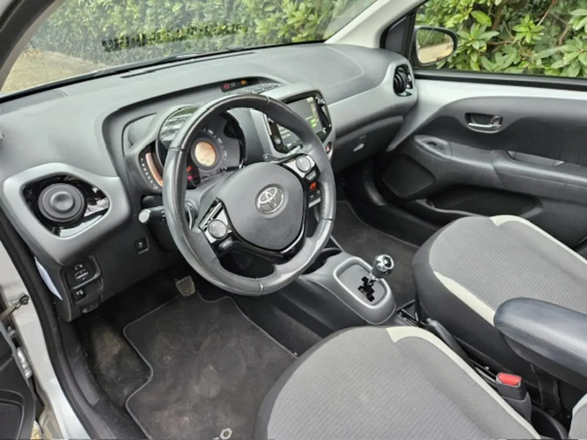 1.0 VVT-i x-joy cabrio Apple Carplay/Android Auto