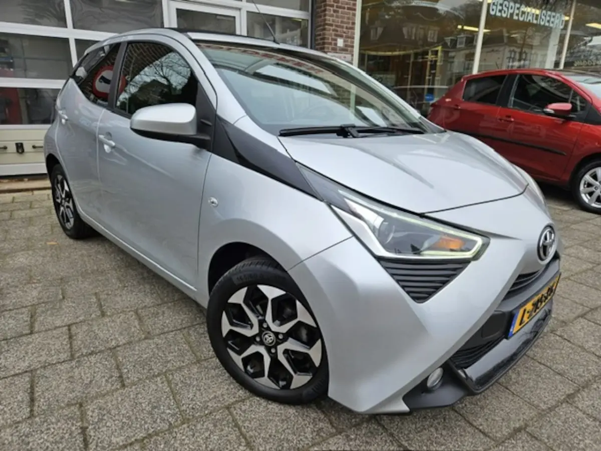 1.0 VVT-i x-joy cabrio Apple Carplay/Android Auto
