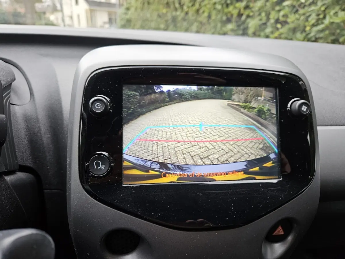 1.0 VVT-i x-joy cabrio Apple Carplay/Android Auto
