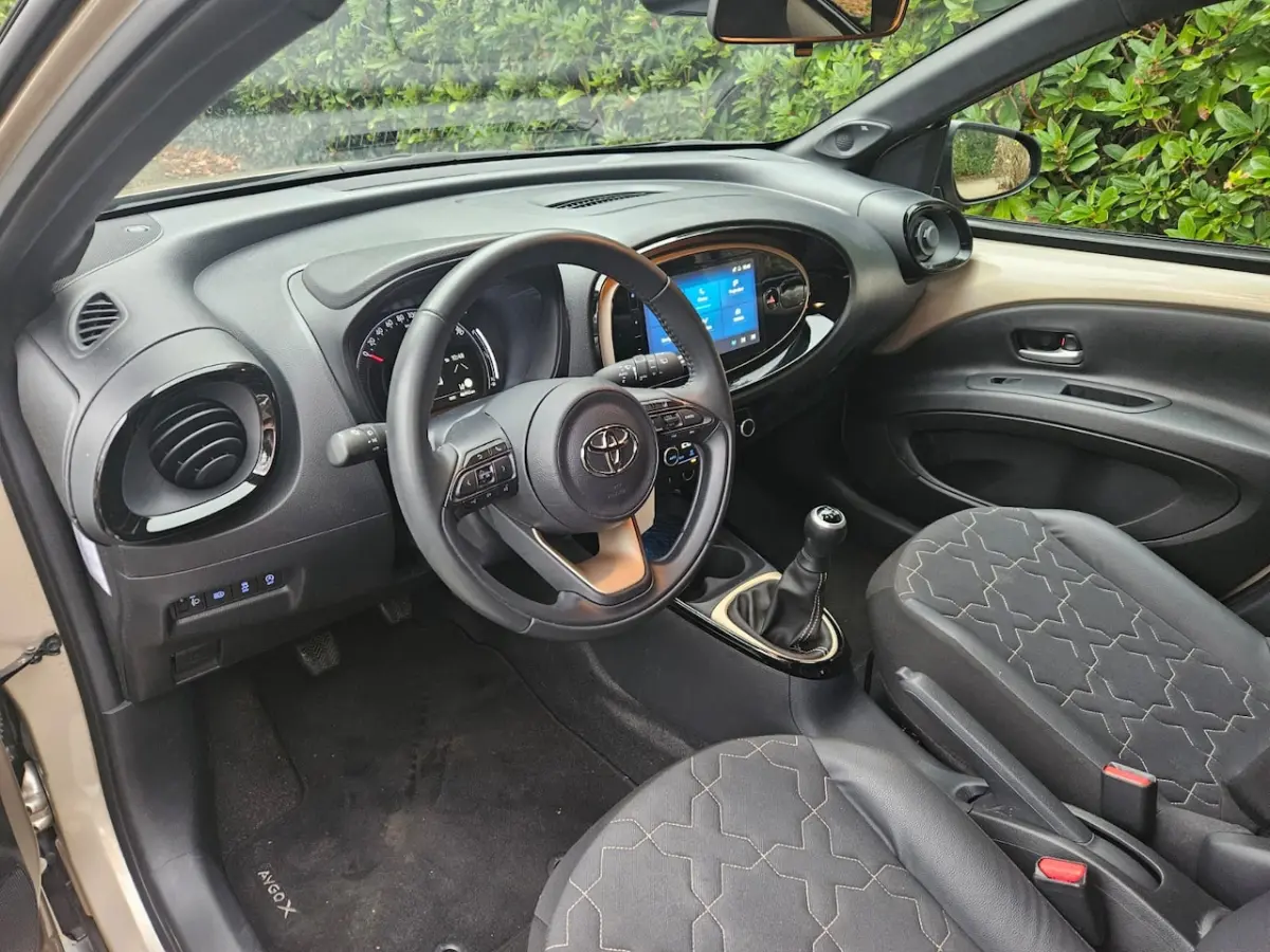 1.0 VVT-i MT Envy Navi/Clima/NLAuto