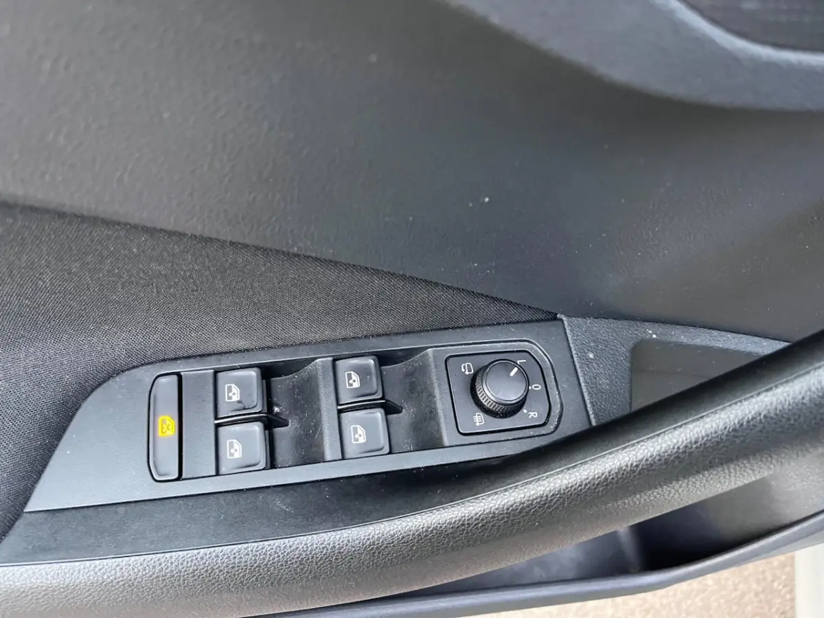 1.0 TSI Sport Business , DSG , Camera