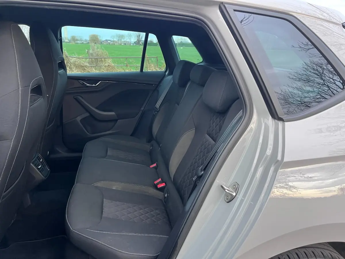 1.0 TSI Sport Business , DSG , Camera