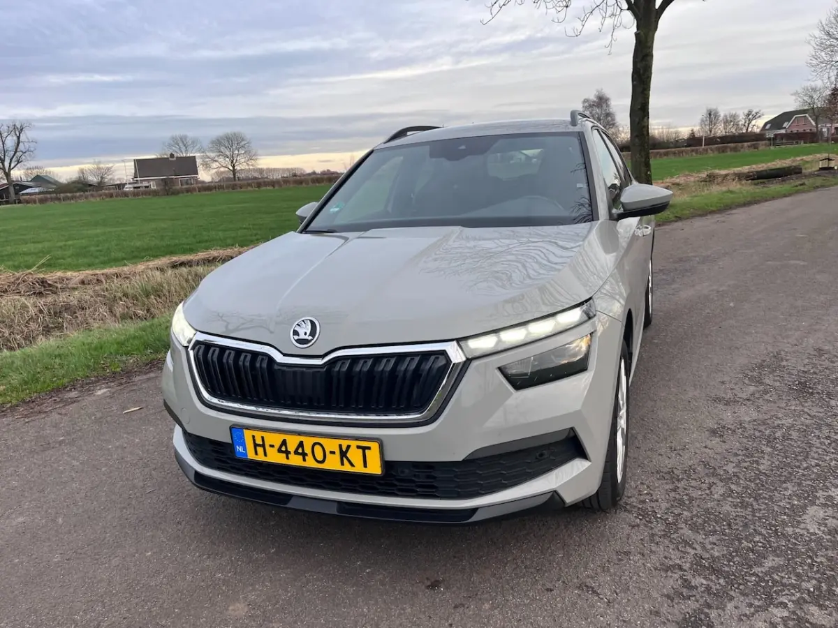 1.0 TSI Sport Business , DSG , Camera
