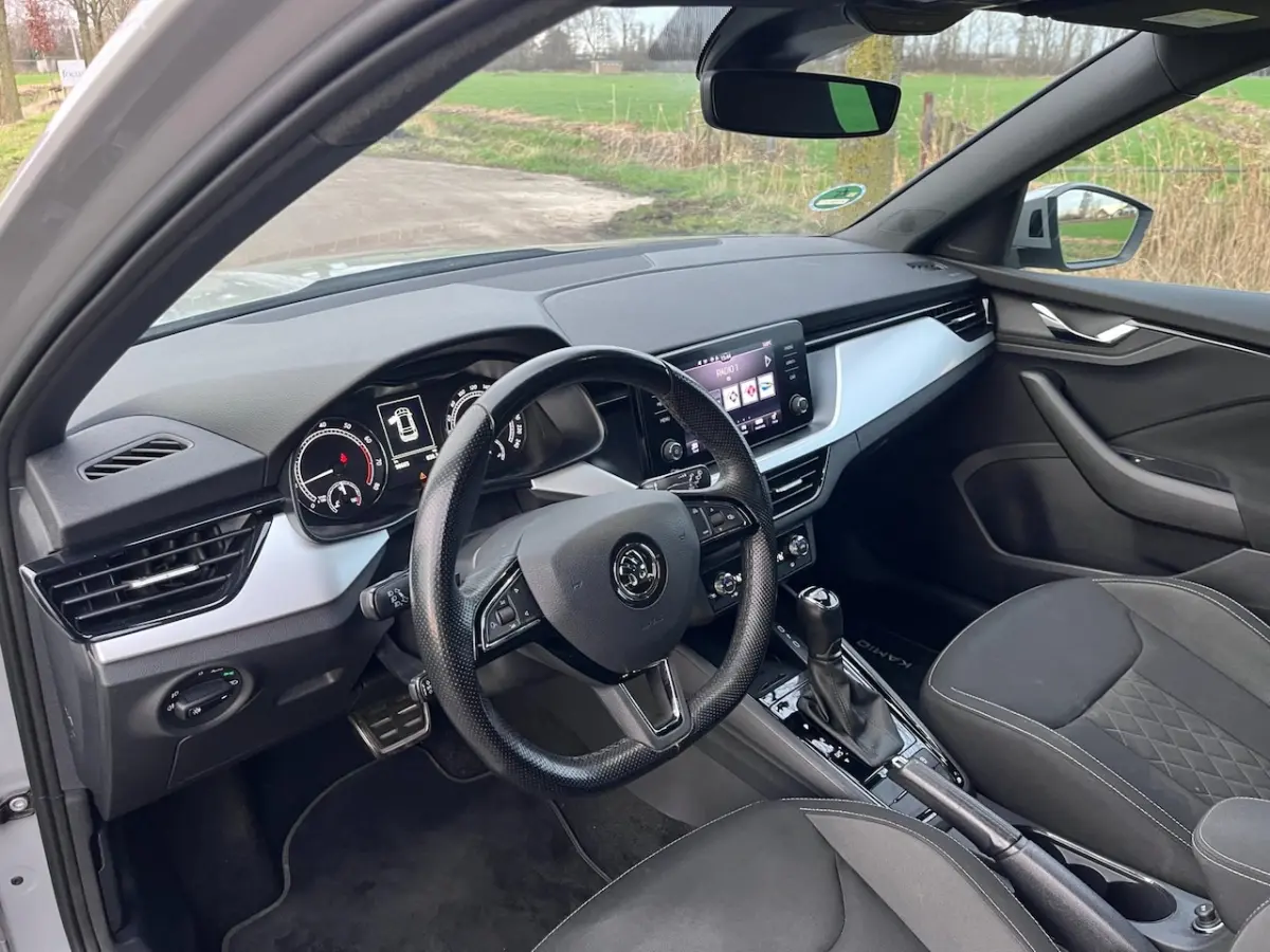 1.0 TSI Sport Business , DSG , Camera