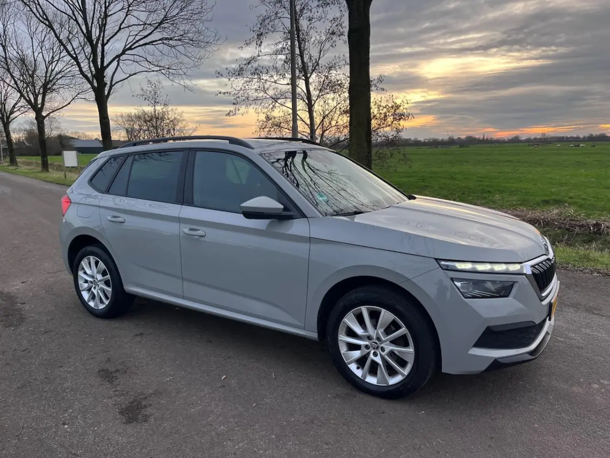 1.0 TSI Sport Business , DSG , Camera
